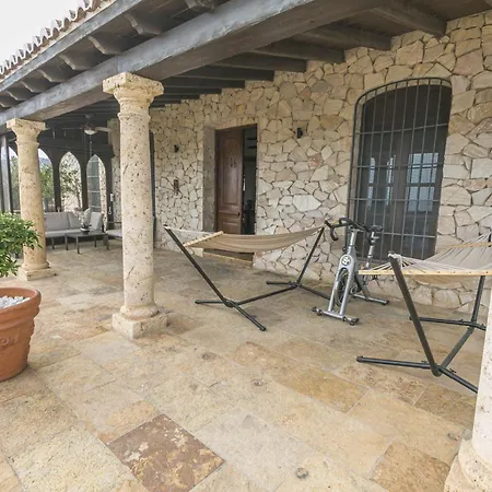 Canovas - Leones Villa