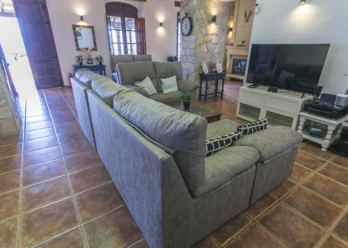 Canovas - Leones * Nerja