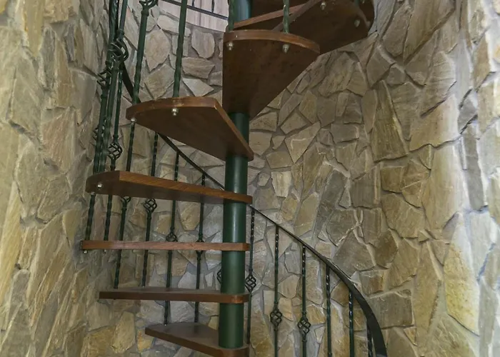 Villa Canovas - Leones *