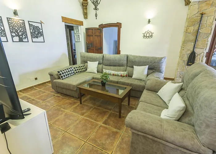 Canovas - Leones Vila Nerja