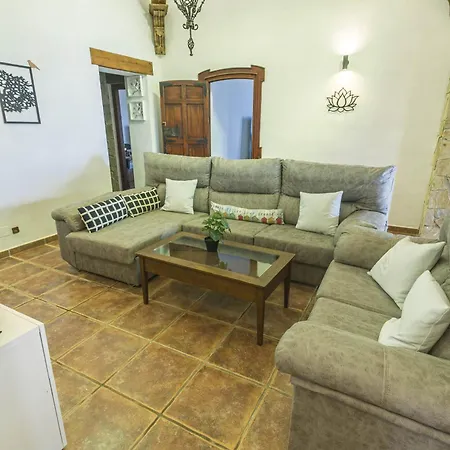 Canovas - Leones Villa Nerja