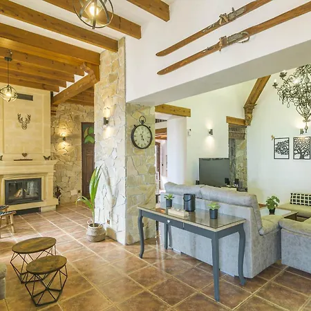 Canovas - Leones Villa Nerja