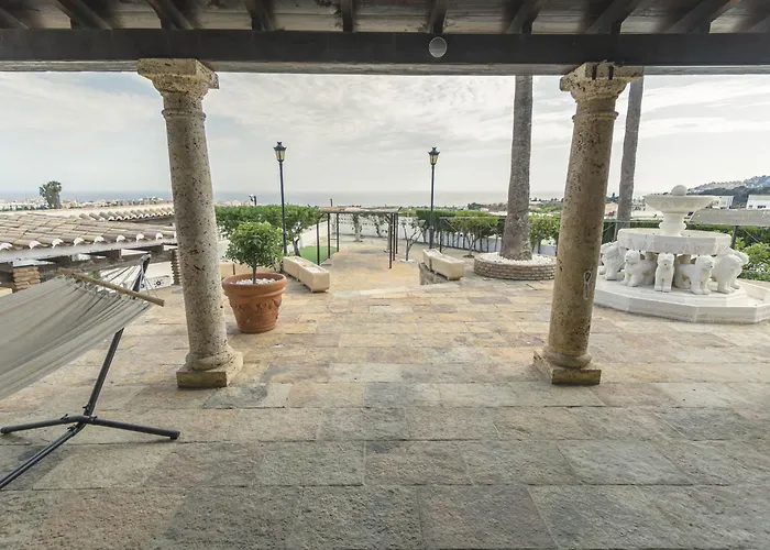 Villa Canovas - Leones