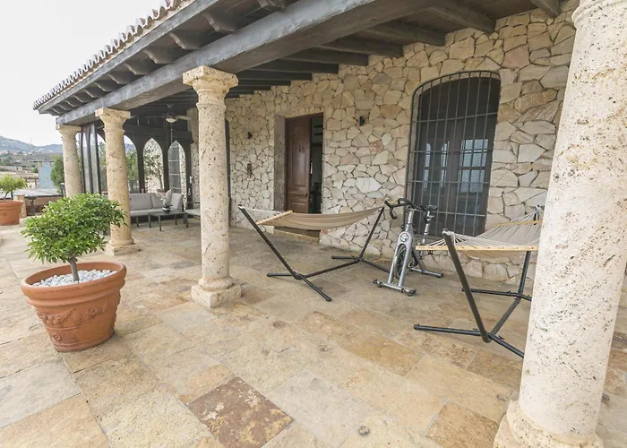 Canovas - Leones Villa