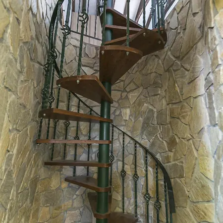 Villa Canovas - Leones *