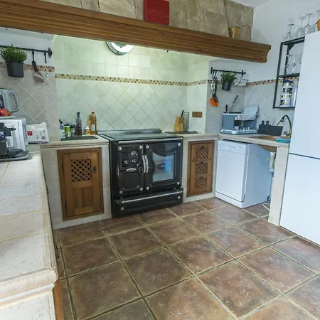 Villa Canovas - Leones *